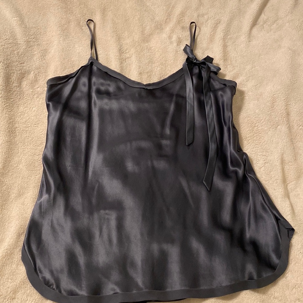 Spaghetti strap top made by Ann Taylor in medium size in royal blue! 100% silk!